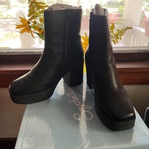 SEYCHELLES NAVIGATE PLATFORM BOOTIE - SIZE 9